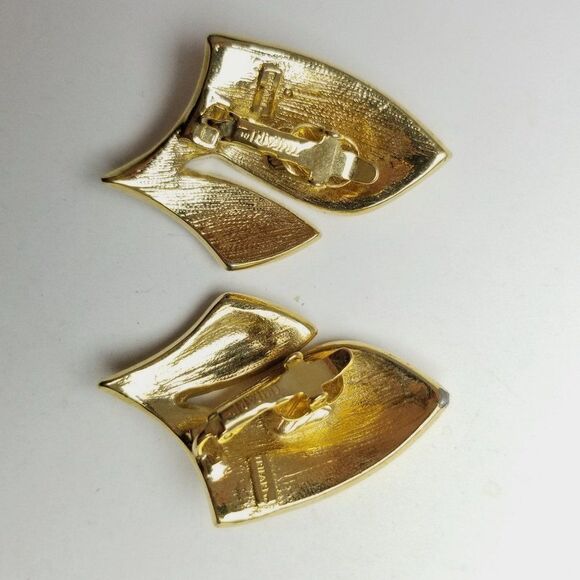 Vintage Trifari Cream and Gold Tone Clip On Earrings Retro 80s 90s Style, Signed - Picture 3 of 7